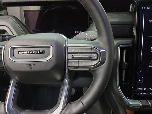Used 2025 GMC Yukon XL Denali AWD/4WD image 18