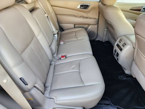 Used 2018 Nissan Pathfinder Platinum FWD image 32