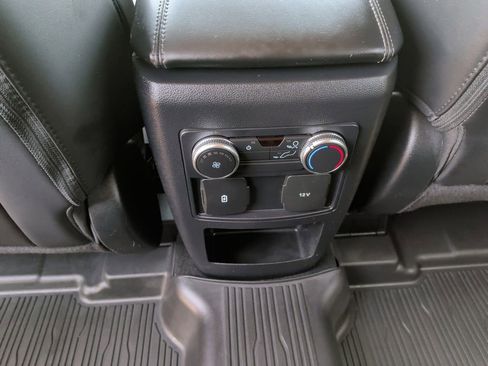 Used 2021 Ford Explorer XLT w/ Equipment Group 202A AWD/4WD image 19