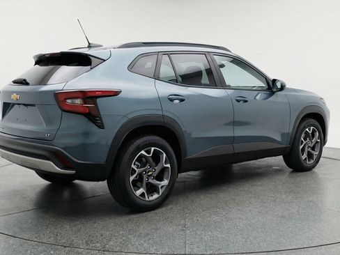 Used 2025 Chevrolet Trax LT w/ LT Convenience Package image 9