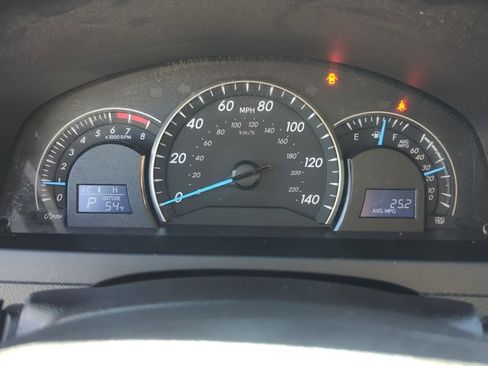 Used 2014 Toyota Camry LE image 17