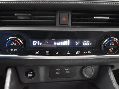 Used 2024 Nissan Rogue SV FWD image 33