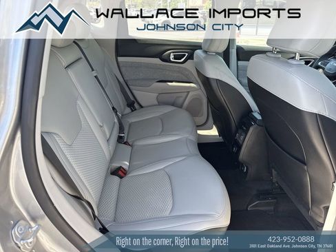 Used 2022 Jeep Compass Latitude w/ Sun and Sound Group AWD/4WD image 42