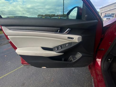 Used 2018 Honda Accord Touring image 29