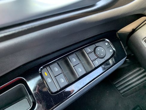 Used 2025 Nissan Pathfinder SL w/ Cargo Package FWD image 21