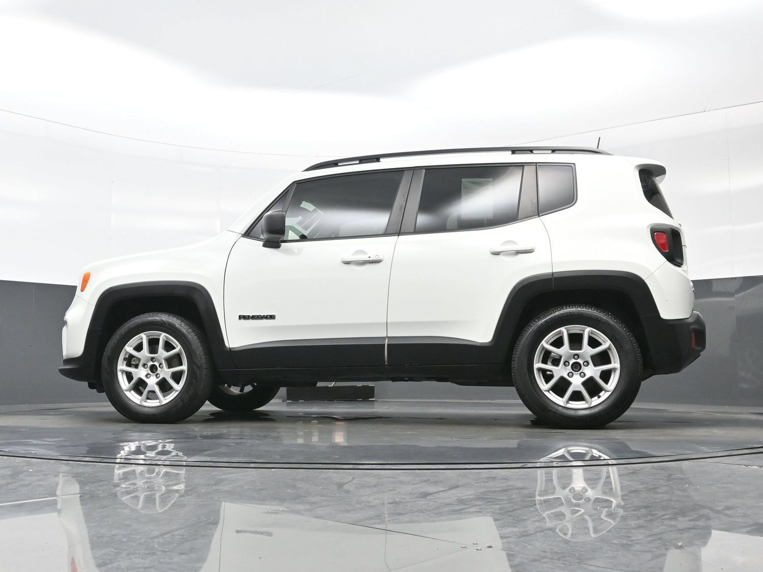 Used 2022 Jeep Renegade Latitude AWD/4WD image 28