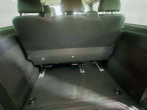 Used 2020 Mercedes-Benz Metris Passenger image 27