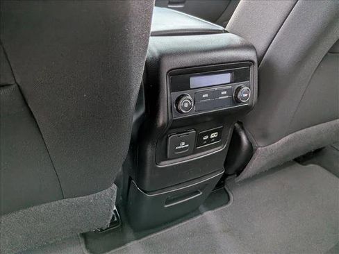 Used 2021 GMC Acadia SLE w/ Driver Convenience Package image 16