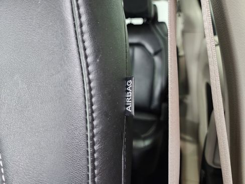 Used 2024 Chrysler Pacifica Touring-L image 44