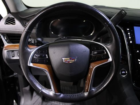 Used 2019 Cadillac Escalade Premium Luxury image 32