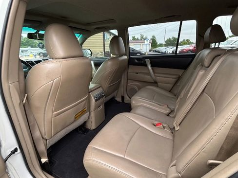 Used 2013 Toyota Highlander SE image 19