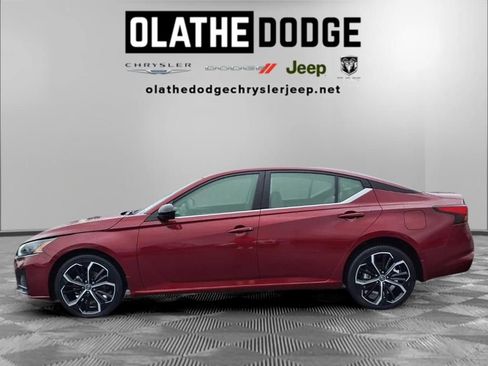 Used 2024 Nissan Altima 2.5 SR image 17