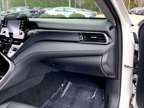 Used 2024 Toyota Camry SE w/ Convenience Package image 18