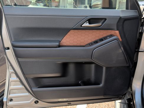 Used 2025 Lexus GX 550 w/ Cold Area Package image 8