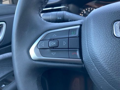 Used 2024 Jeep Compass Latitude image 13