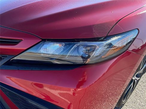 Used 2024 Toyota Camry SE image 9