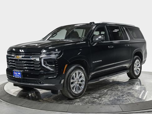 Used 2025 Chevrolet Suburban Premier image 1