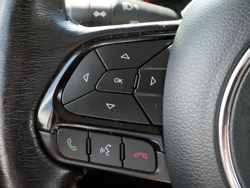 Used 2018 Jeep Renegade Altitude AWD/4WD image 27