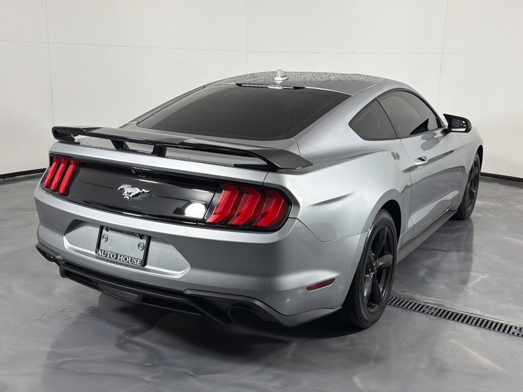 Used 2020 Ford Mustang Coupe RWD image 5