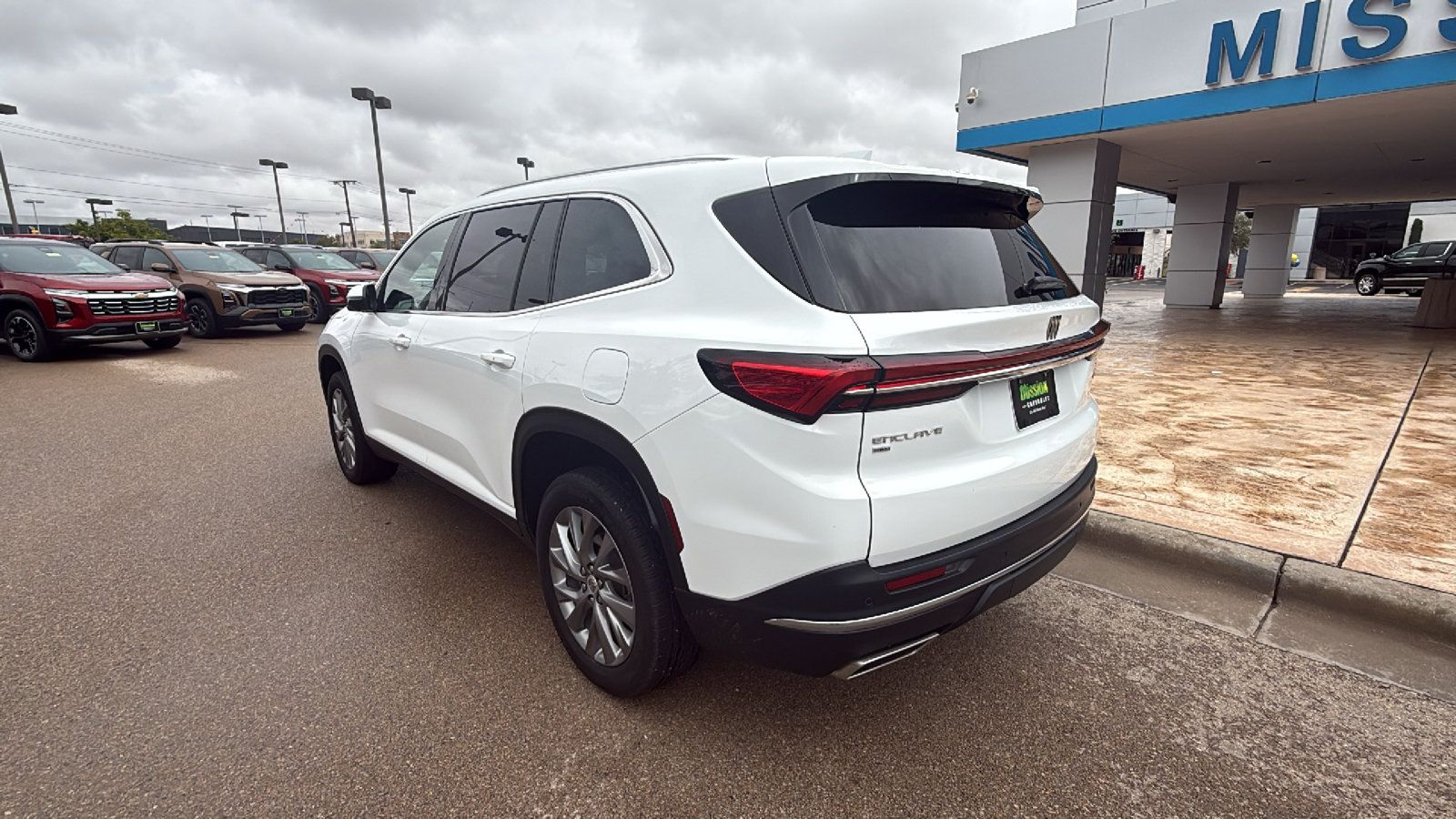 Used 2025 Buick Enclave Preferred AWD/4WD image 5