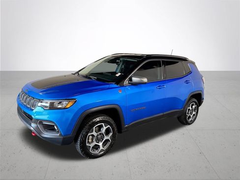 Used 2022 Jeep Compass Trailhawk w/ Trailhawk Convenience Group AWD/4WD image 2