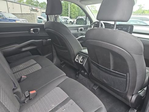 Used 2022 Kia Sorento LX FWD image 11