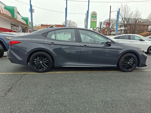 Used 2025 Toyota Camry SE image 6