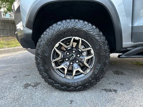 Used 2026 Chevrolet Colorado ZR2 w/ Technology Package AWD/4WD image 11