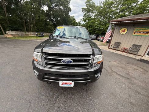 Used 2017 Ford Expedition XLT AWD/4WD image 3