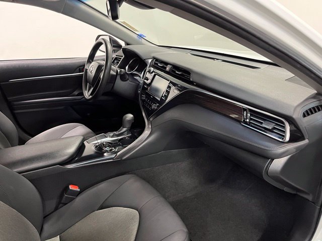 Used 2020 Toyota Camry LE w/ Convenience Package FWD image 11