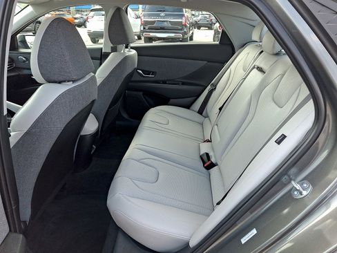Used 2025 Hyundai Elantra Limited FWD image 9