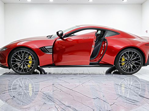 Used 2023 Aston Martin V8 Vantage Coupe RWD image 4