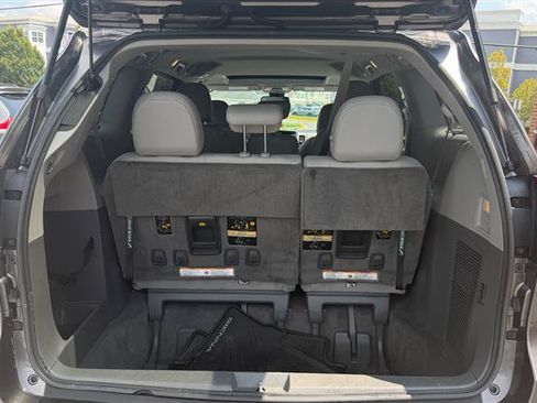 Used 2018 Toyota Sienna XLE w/ XLE Navigation Package FWD image 11