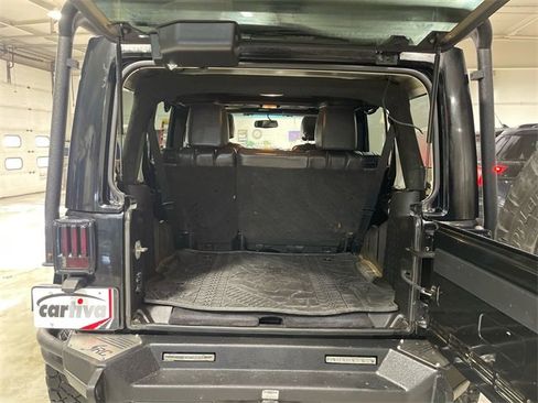 Used 2015 Jeep Wrangler Unlimited Rubicon w/ Connectivity Group image 21