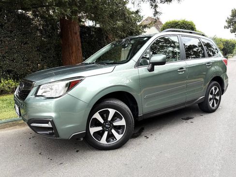 Used 2018 Subaru Forester 2.5i Premium AWD/4WD image 2