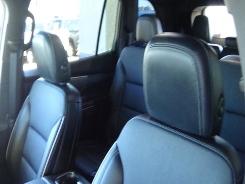 Used 2025 Buick Enclave Preferred AWD/4WD image 20