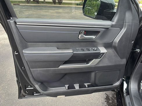 Used 2025 Toyota Sequoia Platinum AWD/4WD image 6