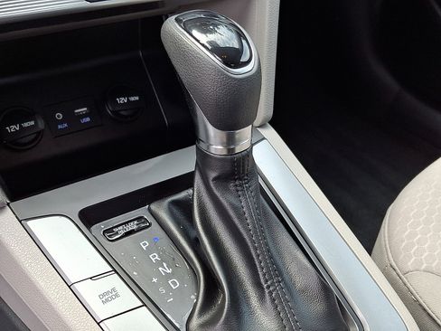 Used 2019 Hyundai Elantra SE FWD image 16