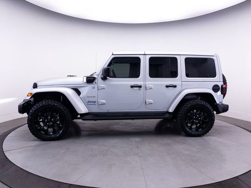 Used 2022 Jeep Wrangler Unlimited Sahara AWD/4WD image 47