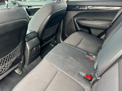 Used 2011 Kia Sorento LX image 9