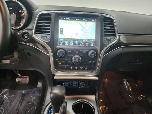 Used 2018 Jeep Grand Cherokee Overland AWD/4WD image 18