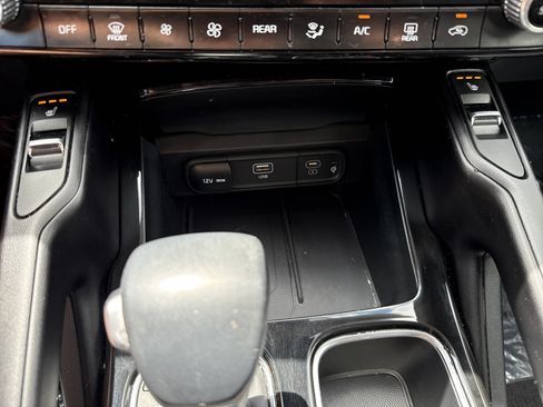Certified 2024 Kia Telluride S w/ S Sunroof Package AWD/4WD image 29