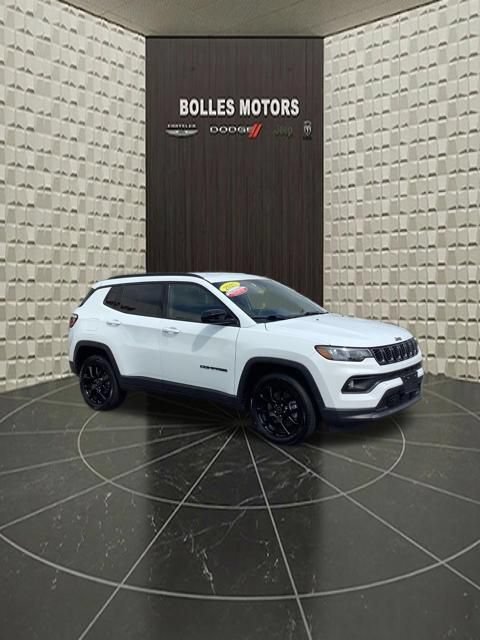 Certified 2025 Jeep Compass Latitude w/ Convenience Group AWD/4WD image 2