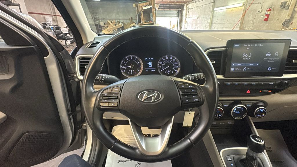 Used 2022 Hyundai Venue SEL w/ Cargo Package FWD image 14
