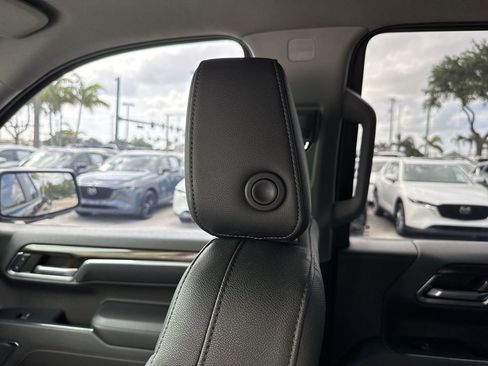 Used 2022 Chevrolet Silverado 1500 LT Trail Boss w/ Convenience Package II image 16