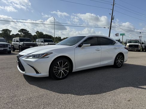 Used 2025 Lexus ES 350 w/ Premium Package FWD image 6