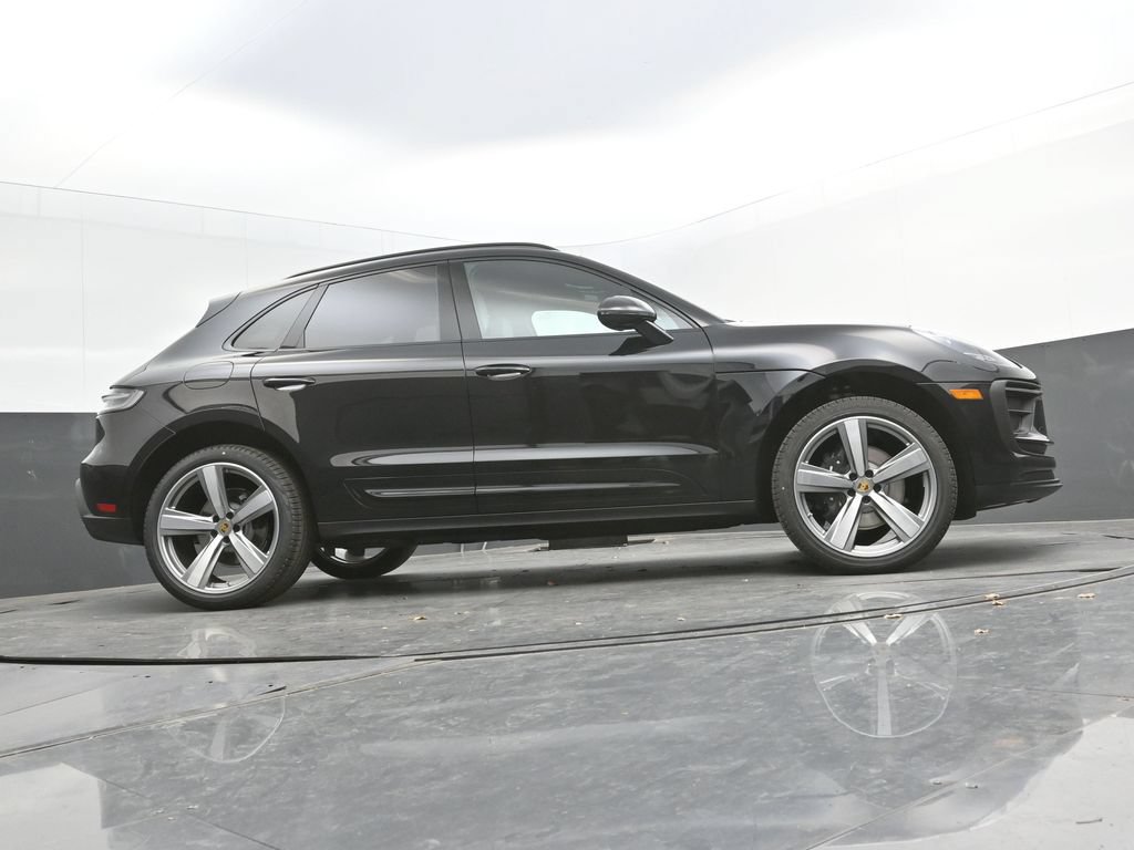 Certified 2026 Porsche Macan AWD/4WD image 34