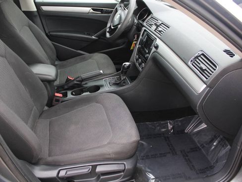 Used 2018 Volkswagen Passat 2.0T S FWD image 8