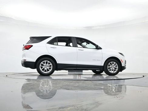 Used 2024 Chevrolet Equinox LS w/ LS Convenience Package FWD image 31