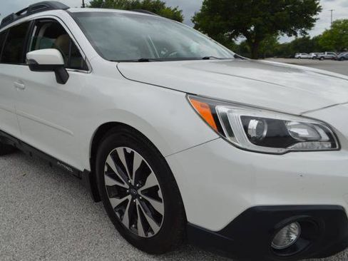 Used 2016 Subaru Outback 2.5i Limited AWD/4WD image 3